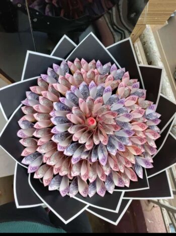 Money wraps bouquet